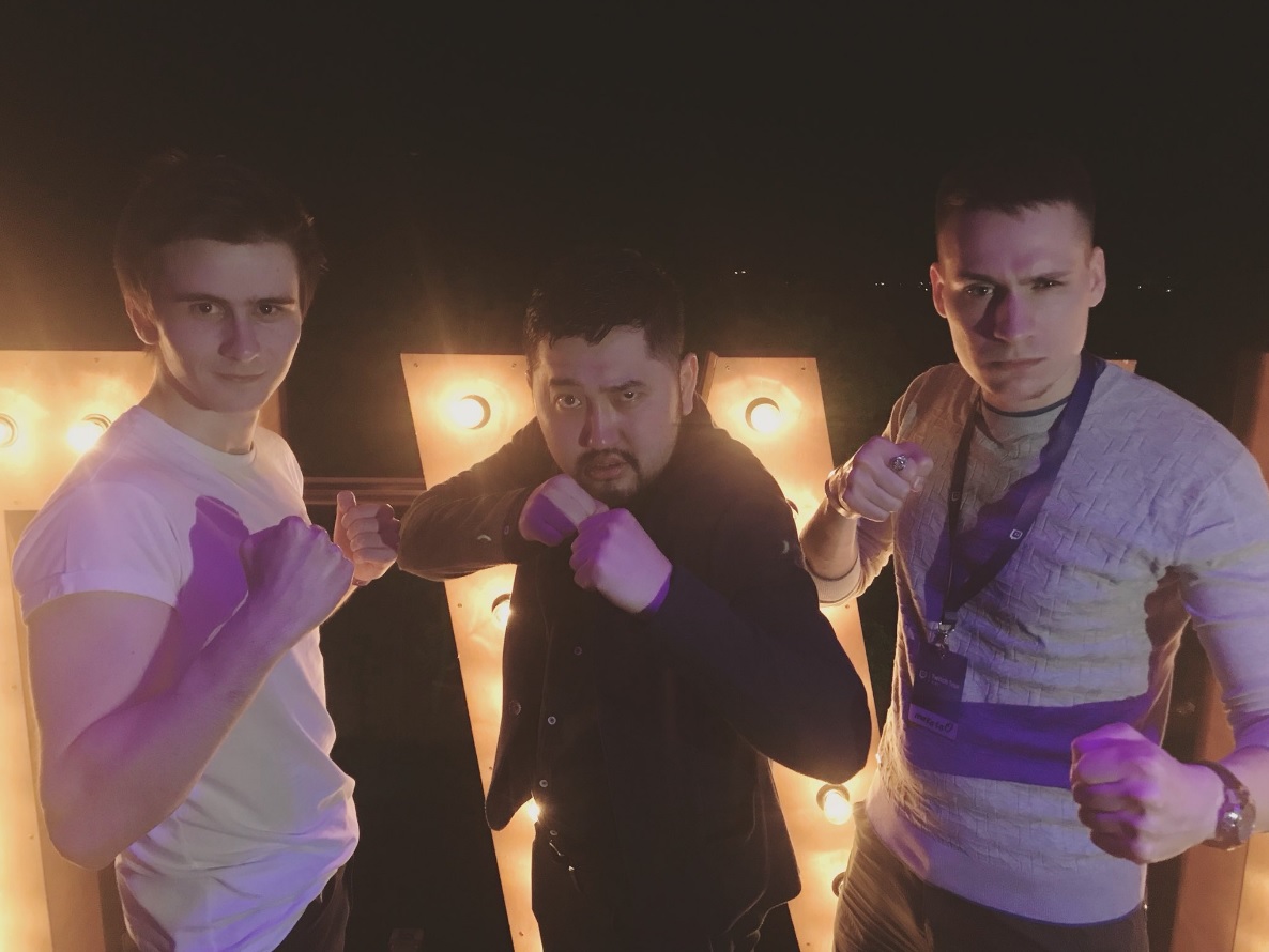 Drainys в компании с KeeN (в центре) и makata0 (справа)