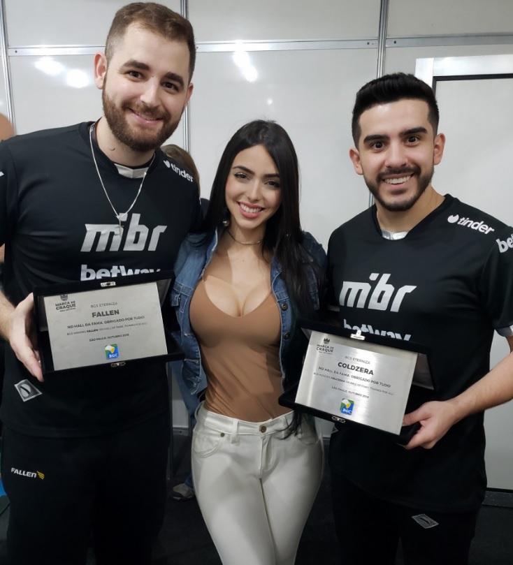 Ведущая киберспортивных турниров в Латинской Америке, попавшая на обложку Playboy - фото 1