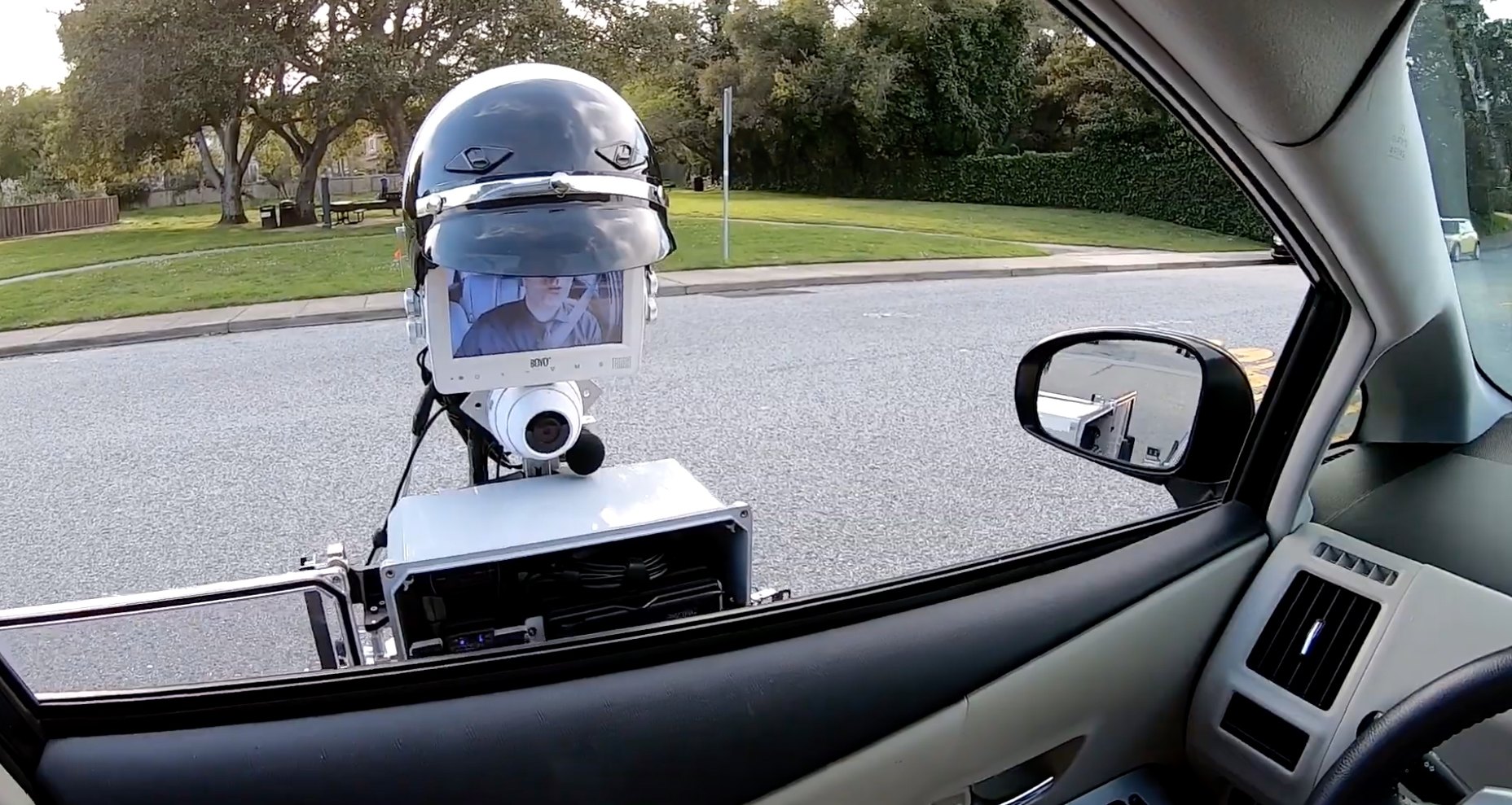 Робокоп курильщика: в Калифорнии создали робота-полицейского для проверки документов - фото 1