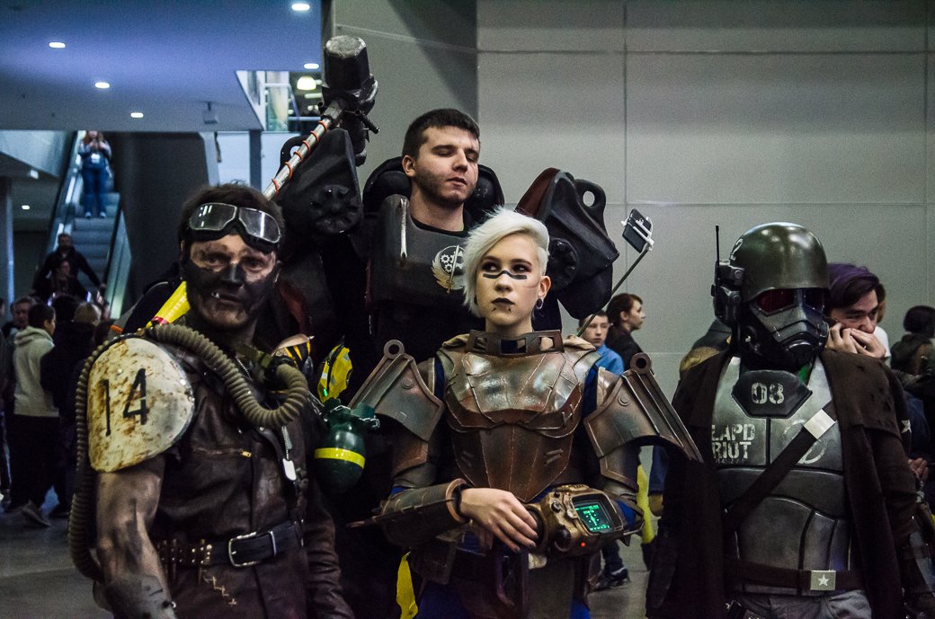 «ИгроМир» и Comic Con Russia уже давно не столько выставки, сколько сходка косплееров со всей России. Мы не сильно-то и против — косплей на выставках традиционно хорош. В этом году косплееров снова было очень много, так что если вам понравился кто-то не попавший в наш объектив — делитесь в комментариях!