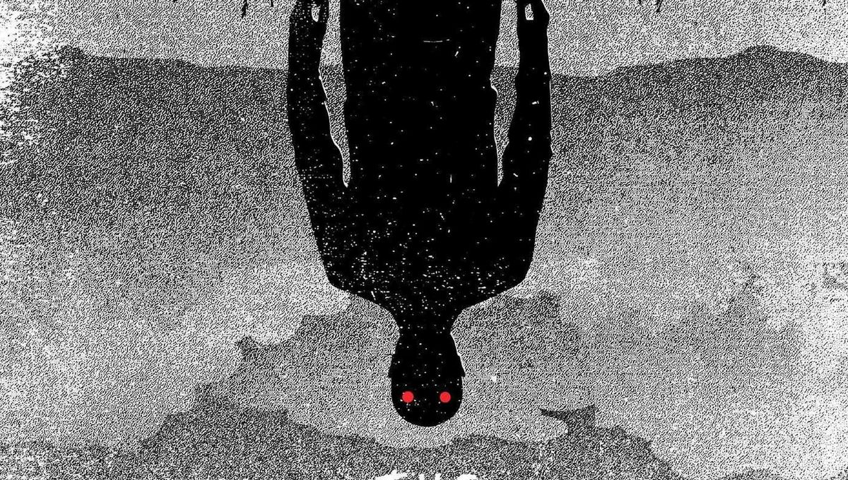 Первые эпизоды «Чужака» (The Outsider) могли бы стать идеальной завязкой для сезона «Настоящего детектива». Захолустный американский город, расчлененный ребенок в лесу, странности, происходящие при и без того противоречивом расследовании. Сериал HBO не торопится пугать, но лишь медленно нагнетает, нагнетает, нагнетает еще больше, постепенно заигрывает с психологизмом и детективом. И, в целом, интриговать у него получается.