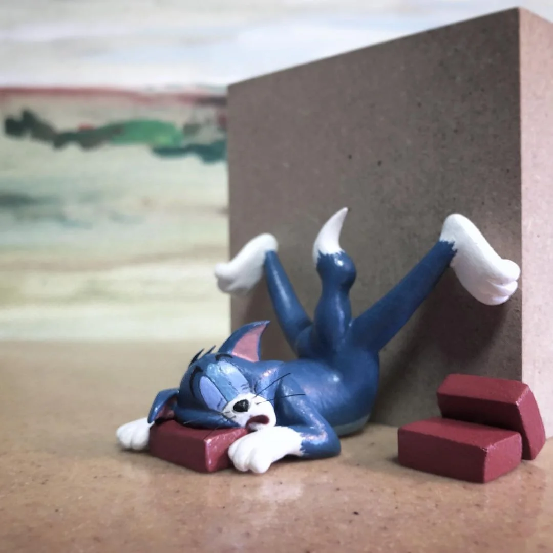 Японский художник воссоздает сцены из «Тома и Джерри» в забавных скульптурах - фото 4