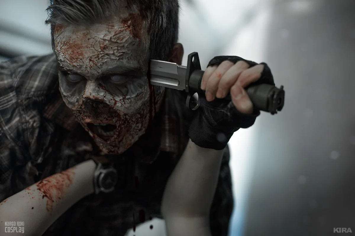 Косплей дня: Джилл Валентайн из Resident Evil 3: Nemesis﻿ сражается с зомби - фото 20