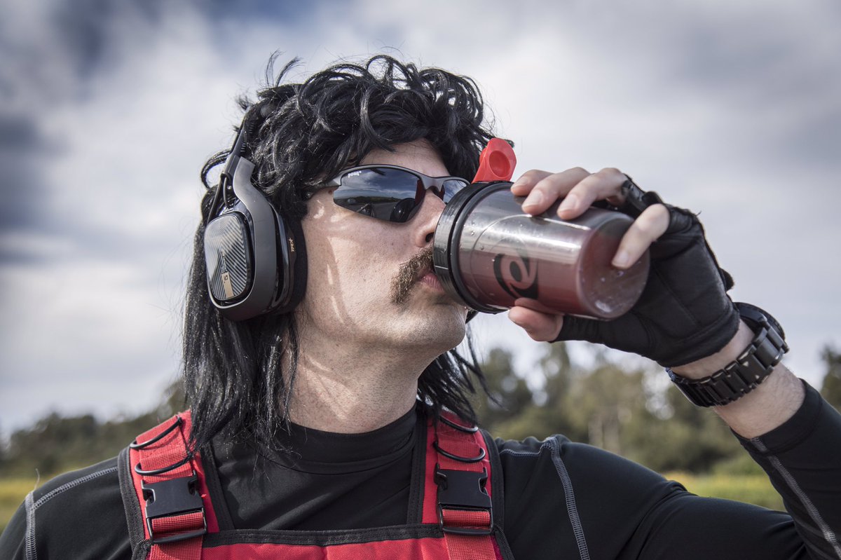 Его банили за аморальное поведение, а он стал стримером года - фото 1