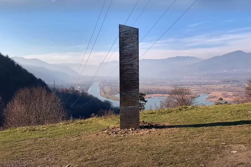 В Румынии обнаружили еще один загадочный монолит - фото 1
