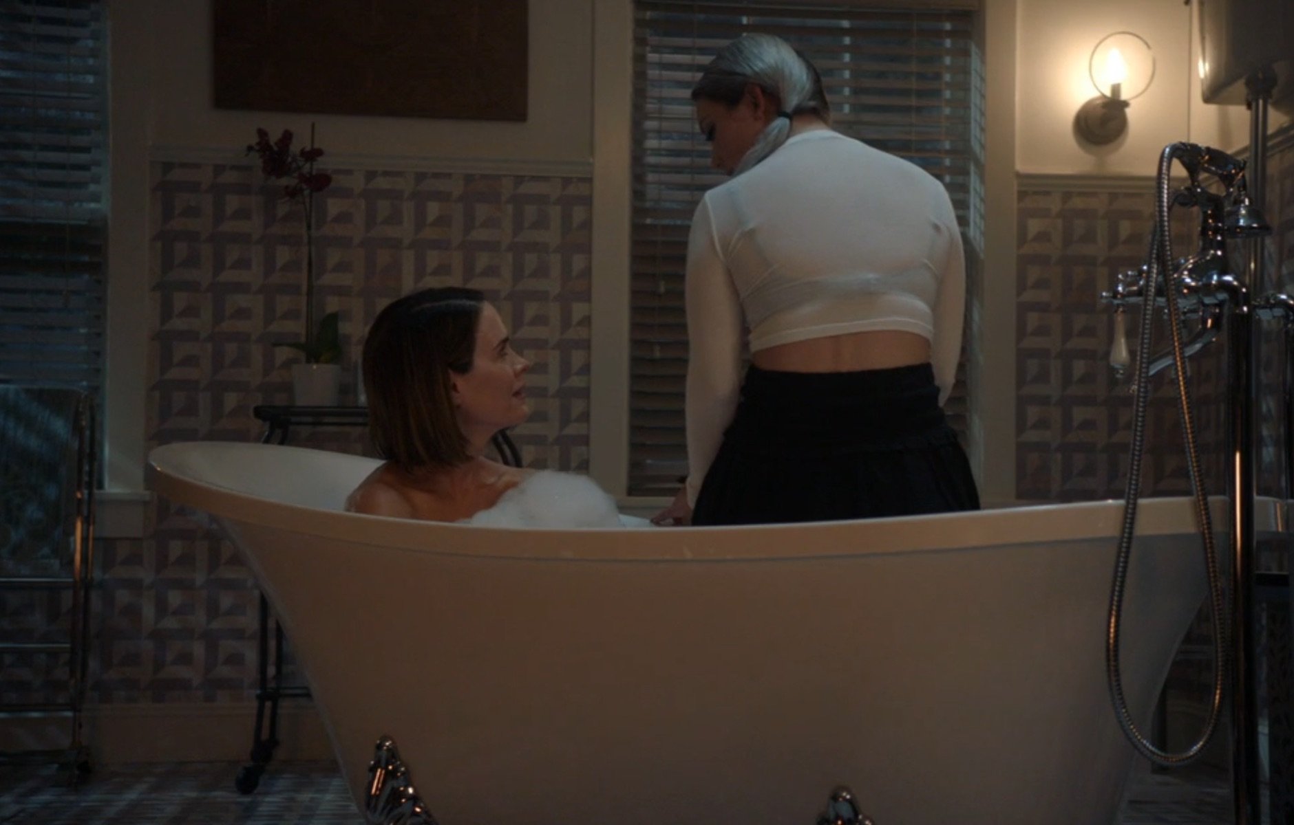 Суть. Рецензия на 2 серию 7 сезона «Американской истории ужасов» - фото 1