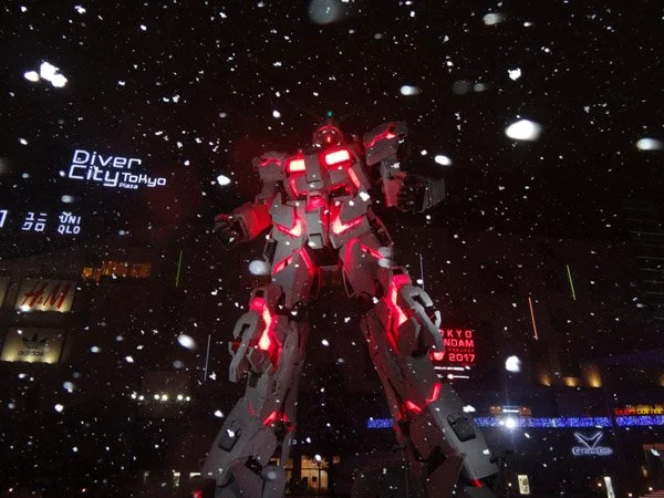 Такого вы еще не видели! Японские гигантские боевые роботы в снегу - фото 9