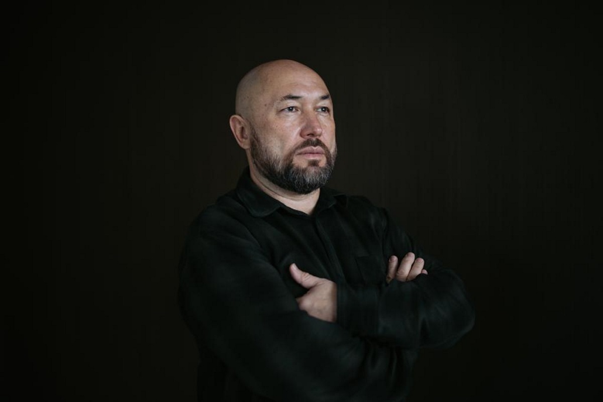 Недавно в кинотеатрах стартовал продюсерский проект Тимура Бекмамбетова «Война токов» (The Current War). Ибрагим Аль Сабахи пообщался с известным режиссером на тему кино, рекламы и экшена.