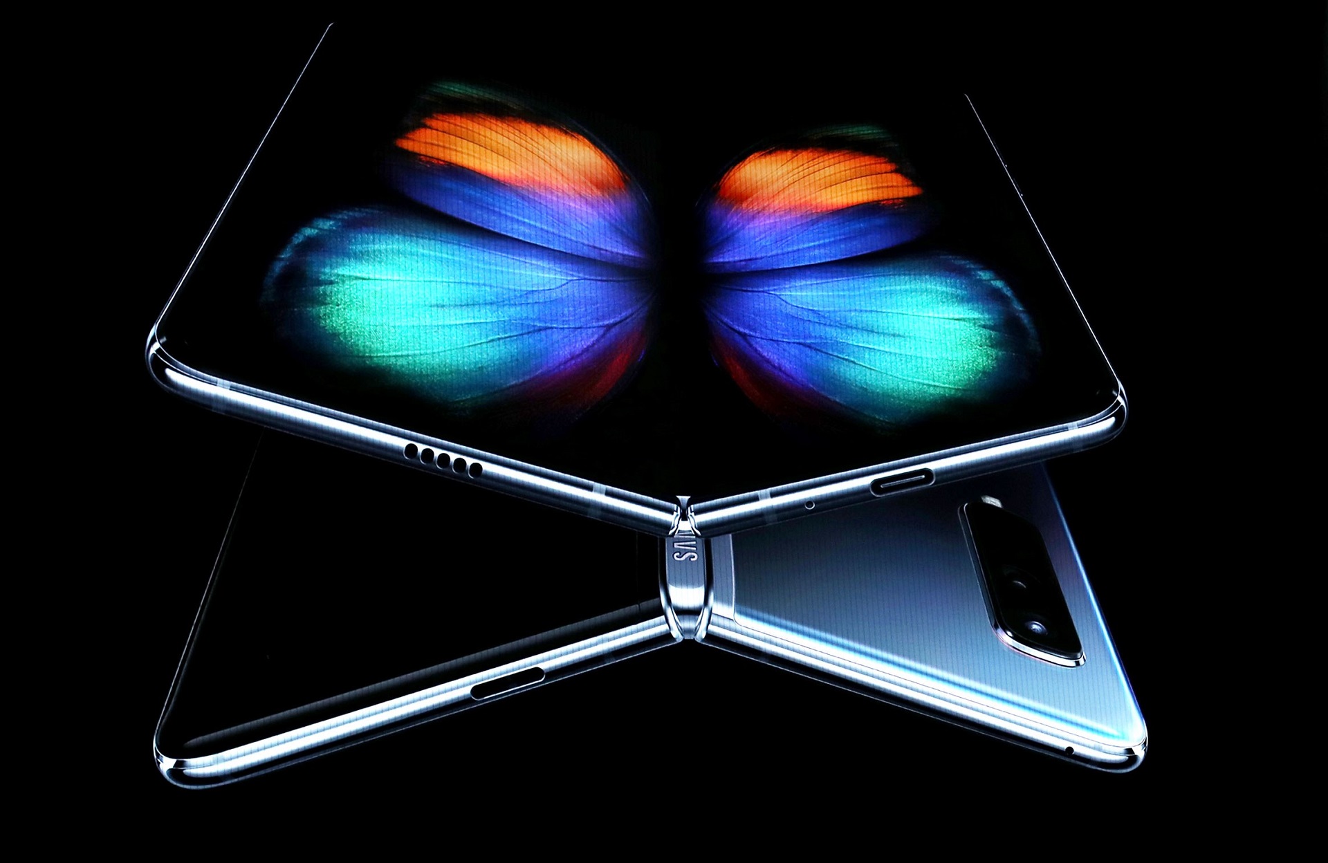 По цене смартфона Xiaomi. Чехол для Samsung Galaxy Fold оценили в $135 - фото 1