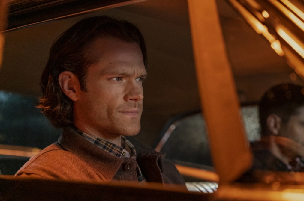 Сериал «Сверхъестественное» (Supernatural) наконец вернулся на экраны после вынужденного перерыва в несколько месяцев, связанного с пандемией COVID-19. 8 октября канал The CW показал 14-й эпизод финального, пятнадцатого сезона, посвященного противостоянию Винчестеров и самого Бога. Рассказываем, какой получилась новая серия.