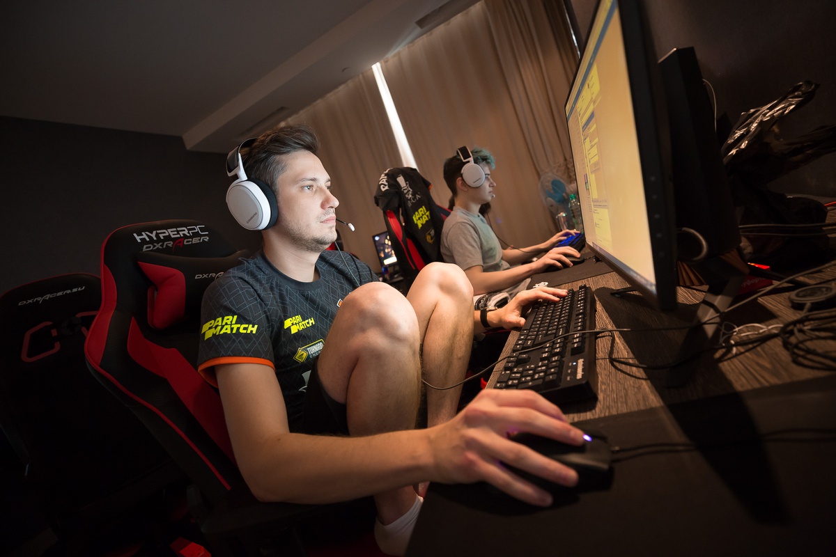 На The International 2019 по Dota 2 СНГ регион будут представлять Virtus.pro и NAVI. Они едут на турнир в разных статусах и с разными целями. Объединяет их лишь то, что на протяжении следующих 10 дней мы одинаково будем топить за обеих. А пока сыграем в предсказателей и сделаем прогнозы на их выступление на TI9.