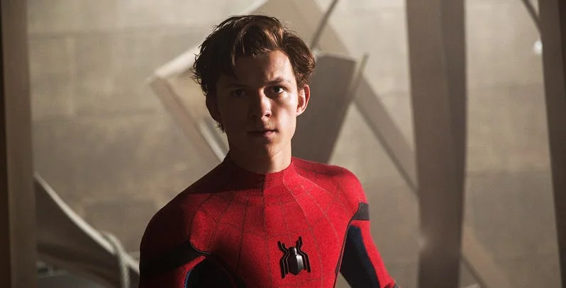 Marvel Studios представила официальный логотип фильма «Человек-паук: Вдали от дома» - фото 1