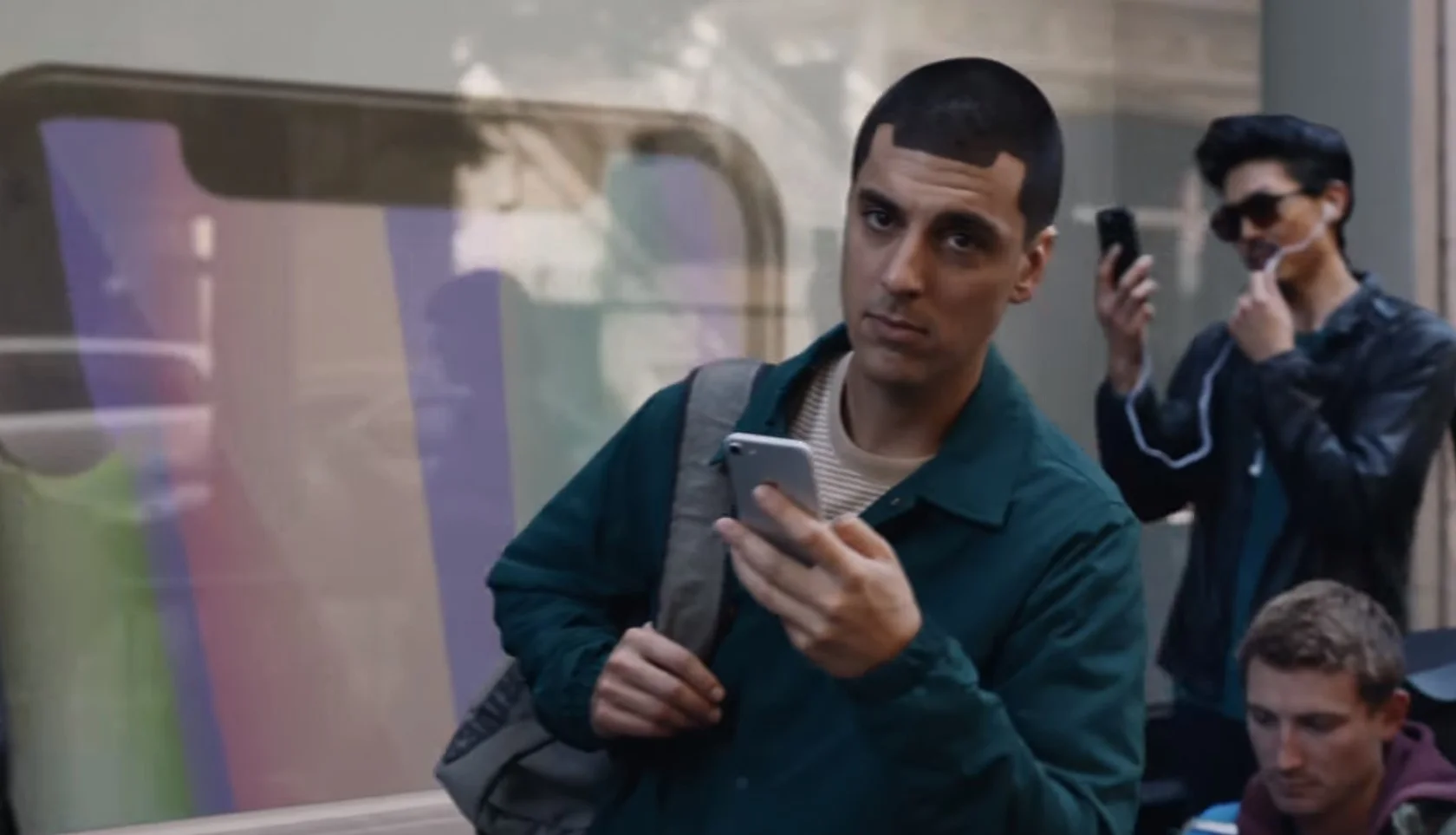 Samsung как всегда. В новой рекламе Galaxy Note8 высмеяли все проблемы iPhone X - фото 1