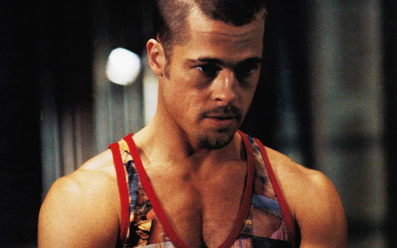 Брэд Питт — известный и успешный американский киноактер и продюсер, который считается секс-символом Голливуда, обладатель множества наград. На счету у актера около 49 фильмов, начиная с 1987 года. А 18 декабря ему исполнилось 56 лет. В честь этого вспомним лучшие роли актера.