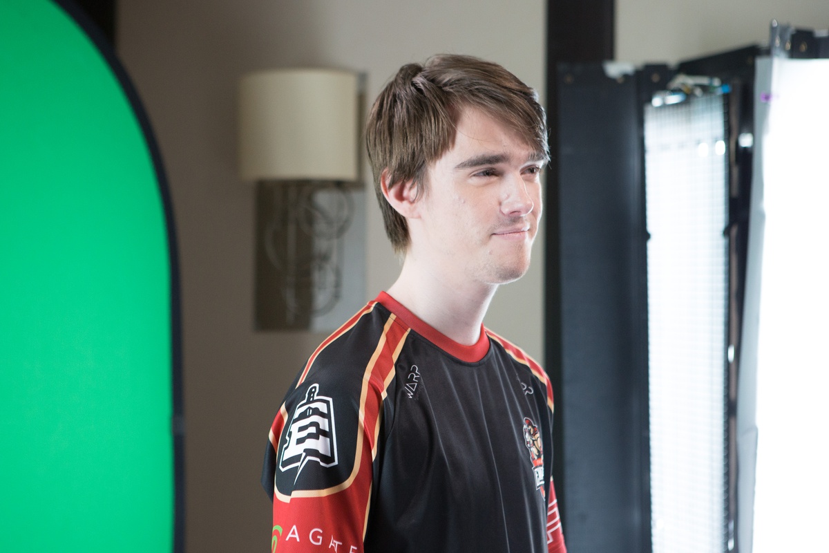 Miposhka: «Кроме Dota 2 я больше ничем особо не увлекаюсь. Только Дотой и живу» - изображение 1 Miposhka: «Кроме Dota 2 я больше ничем особо не увлекаюсь. Только Дотой и живу» - фото 1