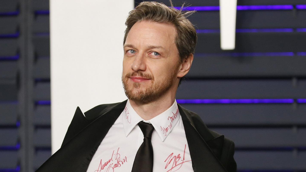 Благодаря «Двадцатому Веку Фокс СНГ» нам удалось пообщаться с Джеймсом Макэвоем по случаю скорой премьеры «Люди Икс: Темный Феникс» (Dark Phoenix). Новый — и, скорее всего, заключительный в этой серии — фильм из жизни мутантов посвящен исследованию взаимоотношений юной Джин Грей (Софи Тернер) и сущности Феникса, скрывающейся внутри нее. Интервью вел издатель «Канобу» Антон Городецкий.