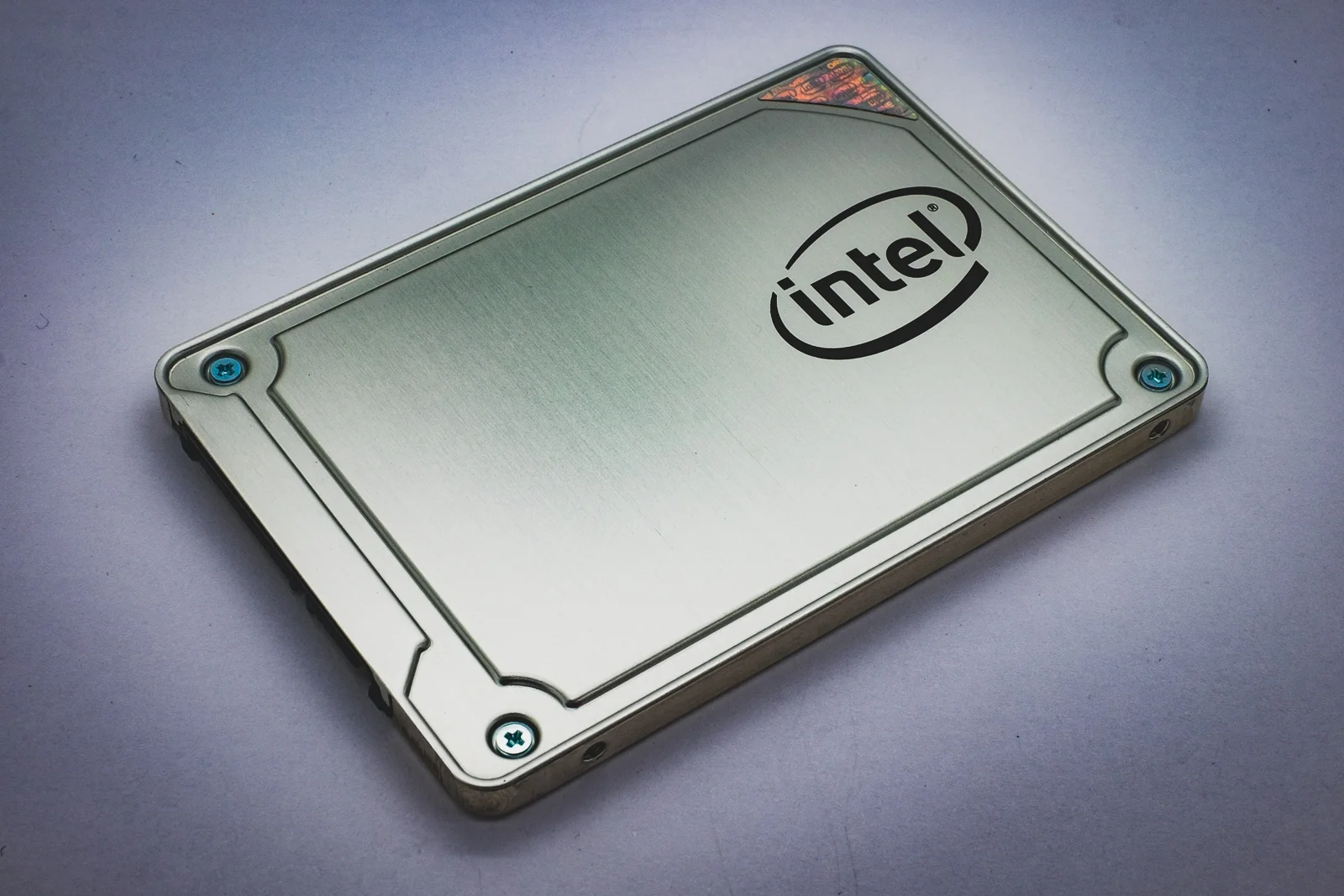 Владельцы SSD от Intel сообщают о серьезных проблемах из-за апрельского обновления Windows 10 - фото 1