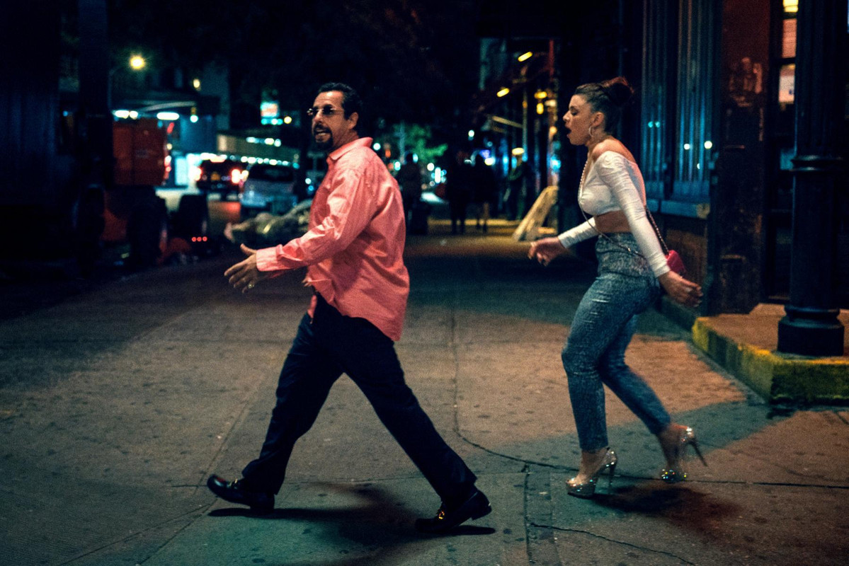 Не просто лучшая роль Адама Сэндлера. Почему вам стоит посмотреть «Неограненные драгоценности» - фото 5