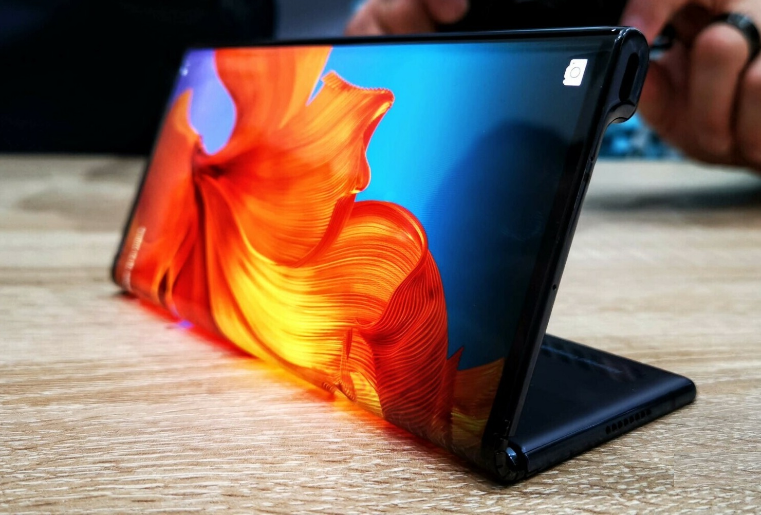 Samsung готовит к выходу еще два складных смартфона - фото 2