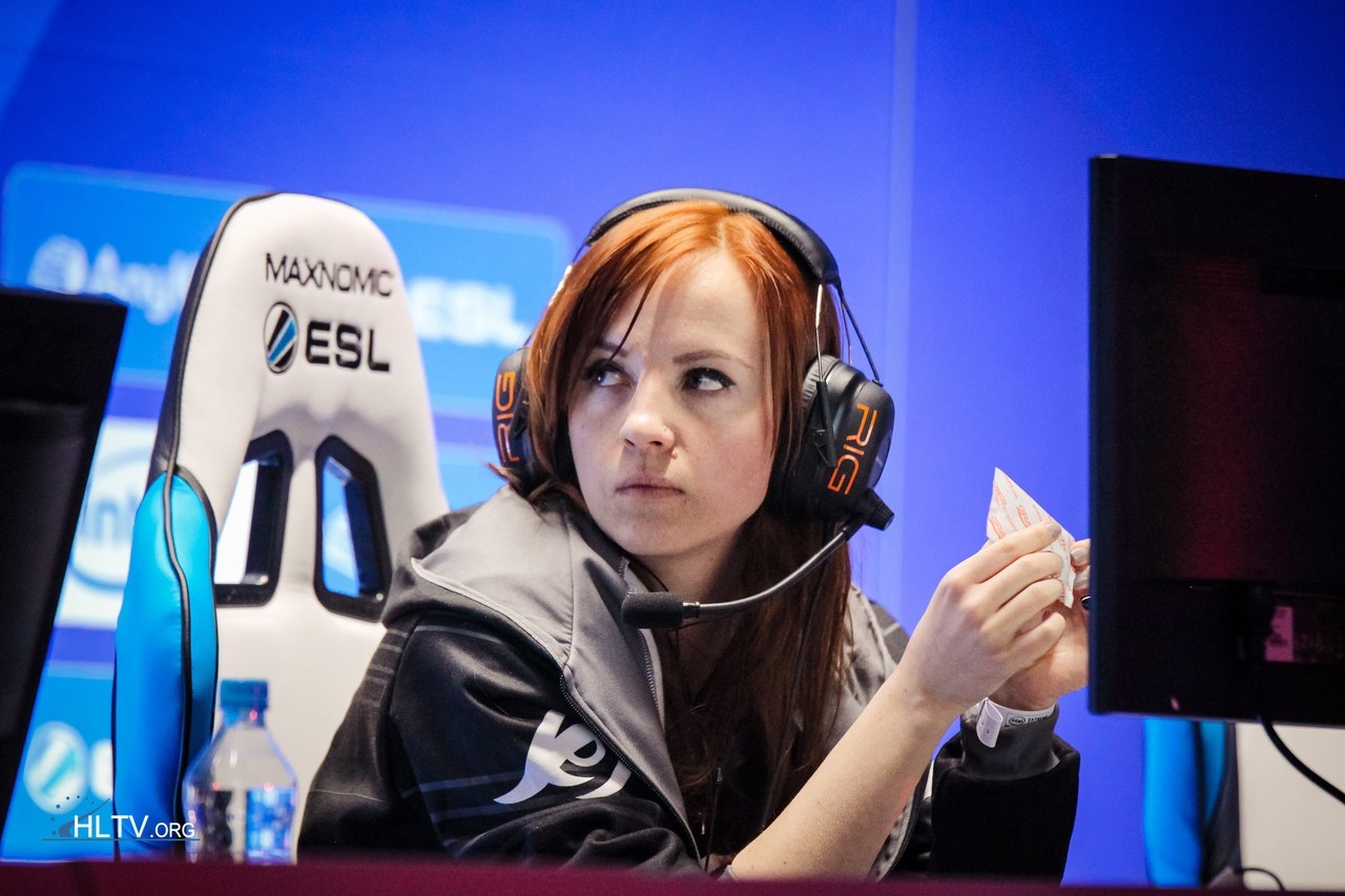 Девушка потащила клатч 1 в 4 на турнире по CS:GO и теперь хочет сыграть на турнирах с парнями - фото 1