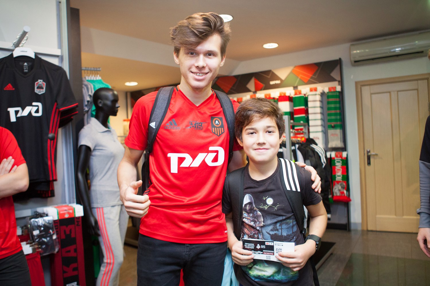 Мог бы стать известным футболистом, а стал талантливым киберфутболистом - фото 8