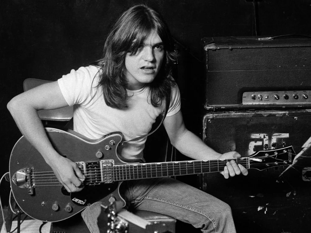 Ушла эпоха. На 65-м году жизни скончался основатель AC/DC Малькольм Янг - изображение 1 Ушла эпоха. На 65-м году жизни скончался основатель AC/DC Малькольм Янг - фото 1