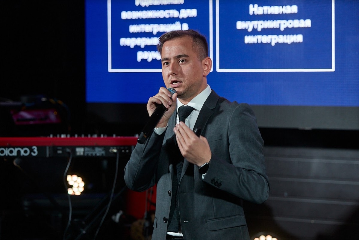 «Канобу» пообщался с главой киберспортивного холдинга Winstrike Ярославом Комковым во время анонса заключительного этапа весенней серии BLAST Premier 2020 по Counter-Strike: Global Offensive. Турнир пройдет в Москве с 17 по 21 июня. В интервью речь зашла не только про сам турнир, но и про индустрию в целом. 