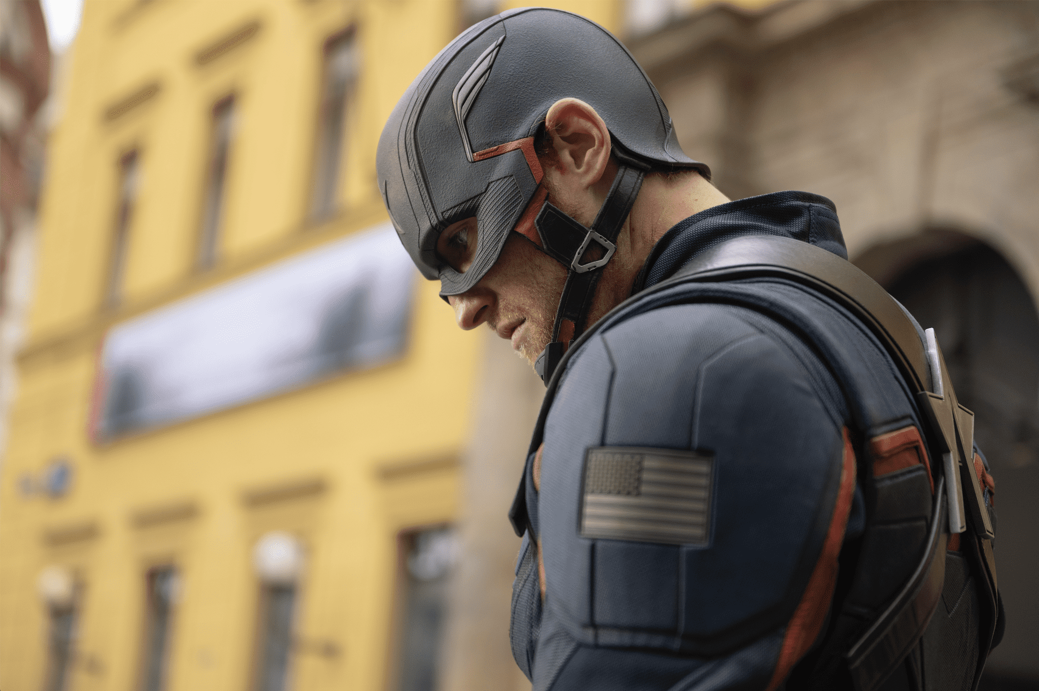 Девятого апреля на Disney+ вышла четвертая серия шоу «Сокол и Зимний Солдат» (The Falcon and The Winter Soldier) от Marvel. Главные герои вместе с Бароном Земо вышли на след Карли Моргентау, предводительницы Разрушителей флагов. За ними по пятам идет новый Капитан Америка — Джон Уокер, — который хочет остановить Карли и утвердиться в статусе национального героя. Разбираемся, как четвертый эпизод отражает сам факт существования суперспособностей и неожиданно красиво развивает нового героя Marvel.