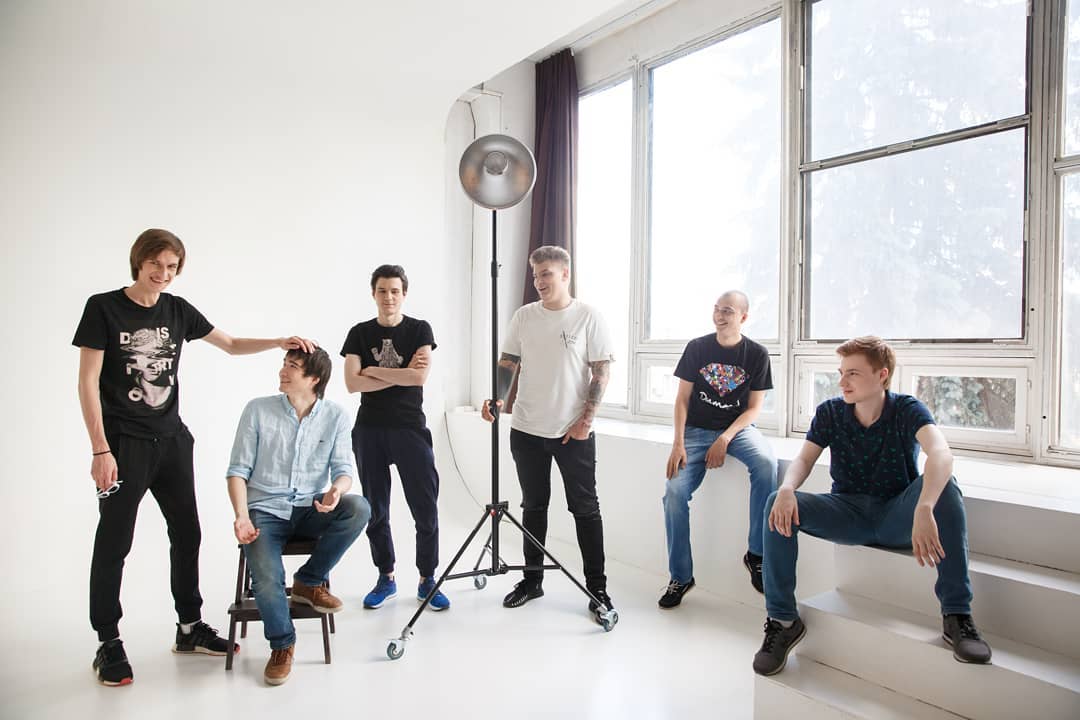 Чем интересуются и увлекаются игроки помимо Dota 2? Какие они за пределами игры? Мы пообщались с Айратом «Silent» Газиевым, Андреем «ALWAYSWANNAFLY» Бондаренко и Алексеем «Nongrata» Васильевым. Ни слова про «Доту» (почти), зато много про любимые книги, фильмы и сову, которую скоро заведет себе Андрей.