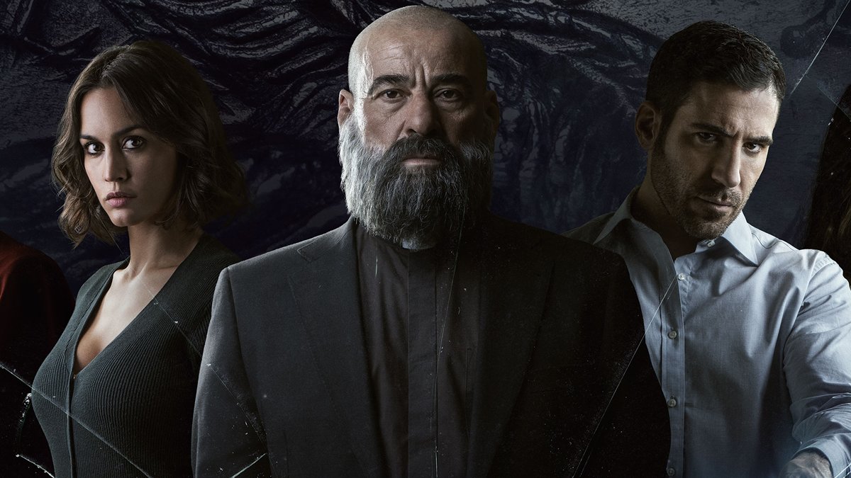 С 29 ноября европейский филиал HBO выпускает сериал «30 сребреников» (30 Monedas). Испанский режиссер Алекс де ла Иглесиа, более известный своими комедиями, рассказывает историю о необычном священнике, который получил в свои руки мощный артефакт — и привлек к себе внимание сил Зла. Объясняем, почему стоит посмотреть сериал о людях, демонах и ужасах в испанской деревушке.