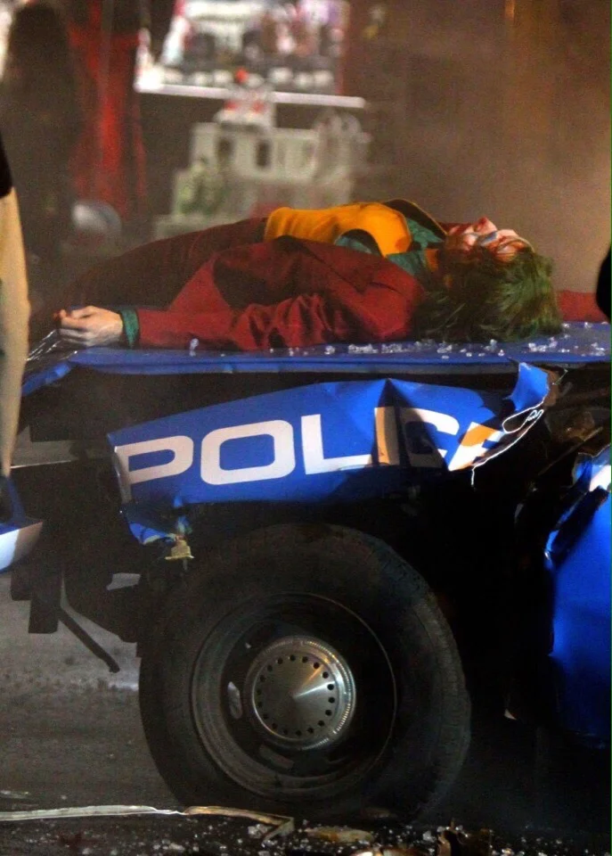 Полицейские сбили Хоакина Феникса на свежих кадрах со съемок «Джокера» - фото 4