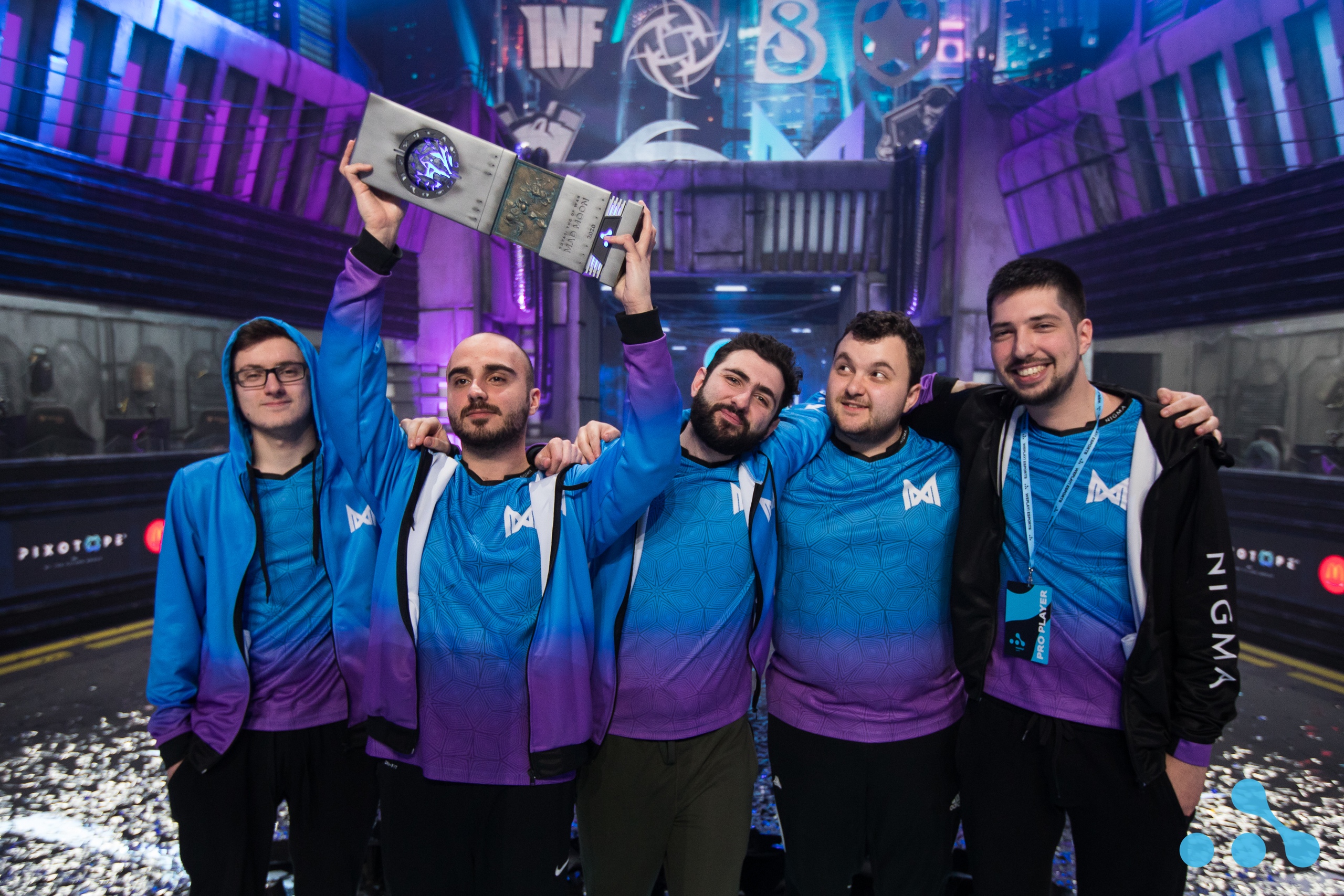 На киевском турнире по Dota 2 был замечен кибертрак - фото 2