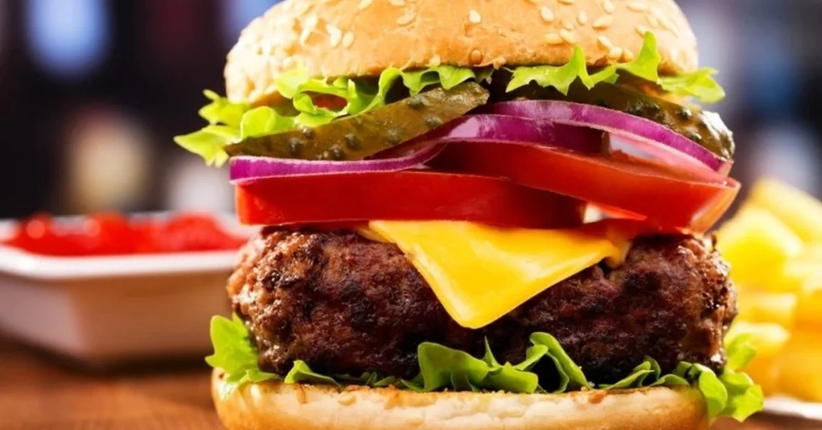 Посетители Burger King заметили, что некоторые бургеры стали меньше, а цена не изменилась - фото 1