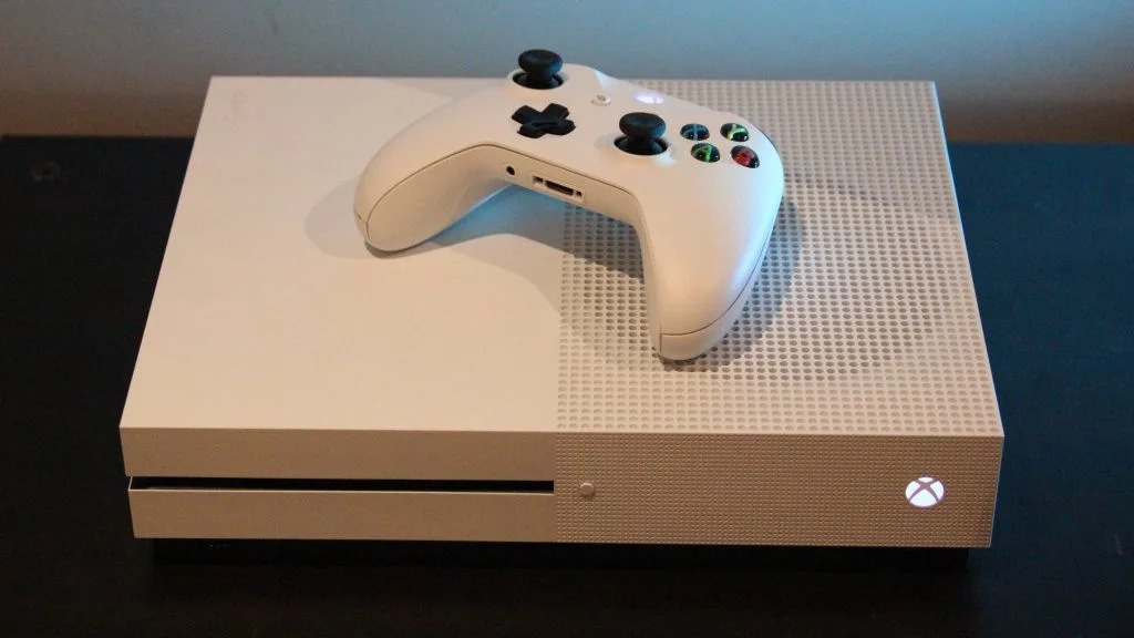 СМИ: Microsoft выпустит в 2019 году дешевую версию Xbox One без дискового привода [обновлено] - фото 1