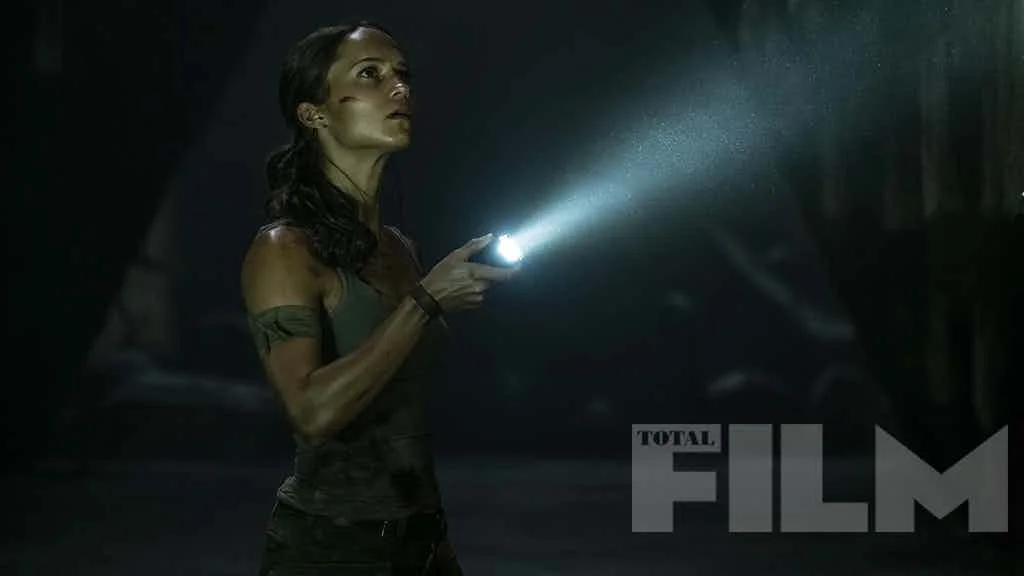Алисия Викандер с луком и ледорубом на новых кадрах фильма Tomb Raider. Та самая Крофт? - фото 5