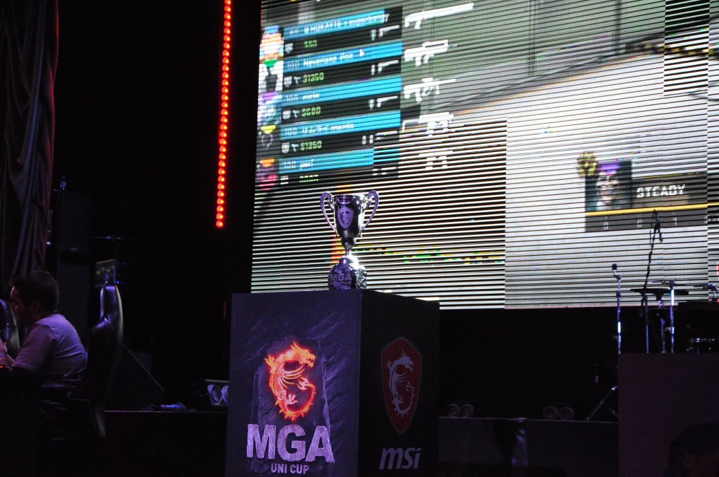 Сборка компьютера, матч в CS:GO против спецназа и пляски с Нейромонахом. Чем запомнился MGA Uni Cup - фото 1