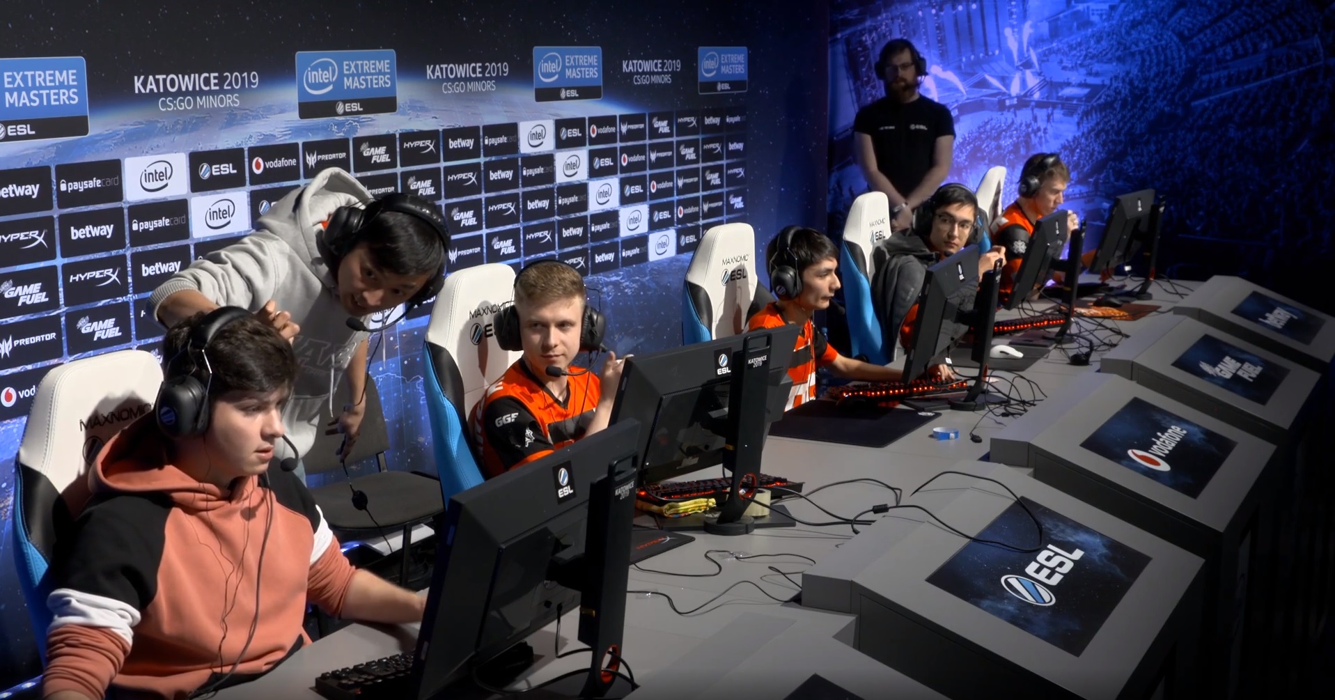 На турнире по CS:GO тренер устроил взбучку игроку при счете 7:14. И это сработало! - фото 1