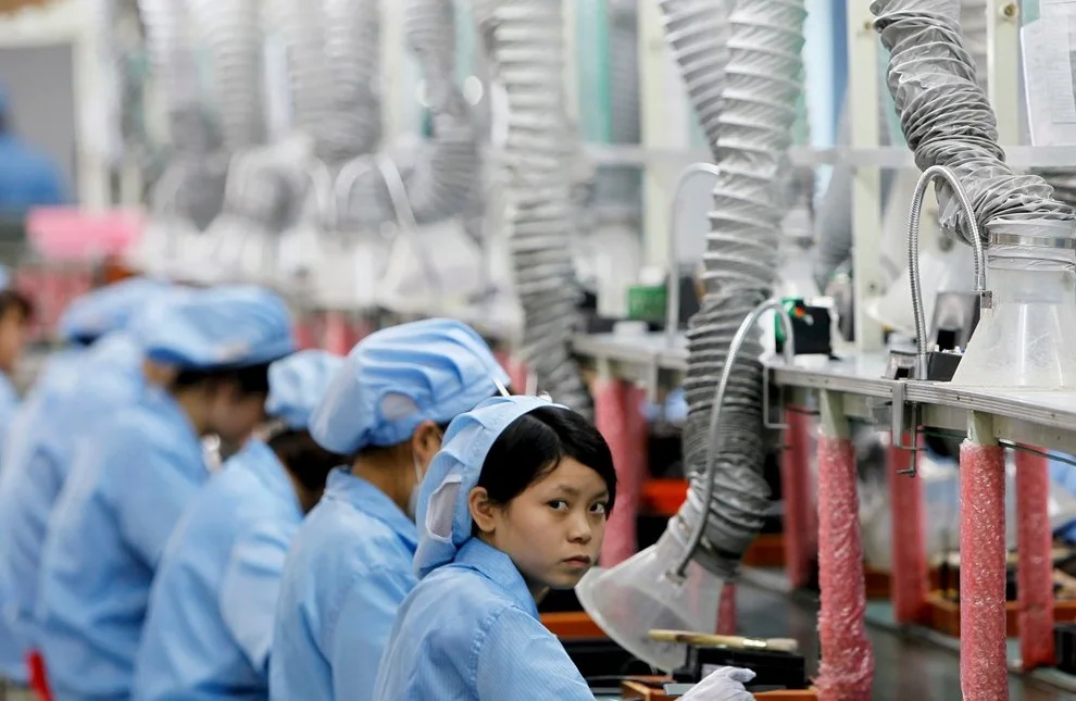 Рабочие фабрики в Китае пытались вырыть тоннель для контрабанды деталей iPhone - фото 1