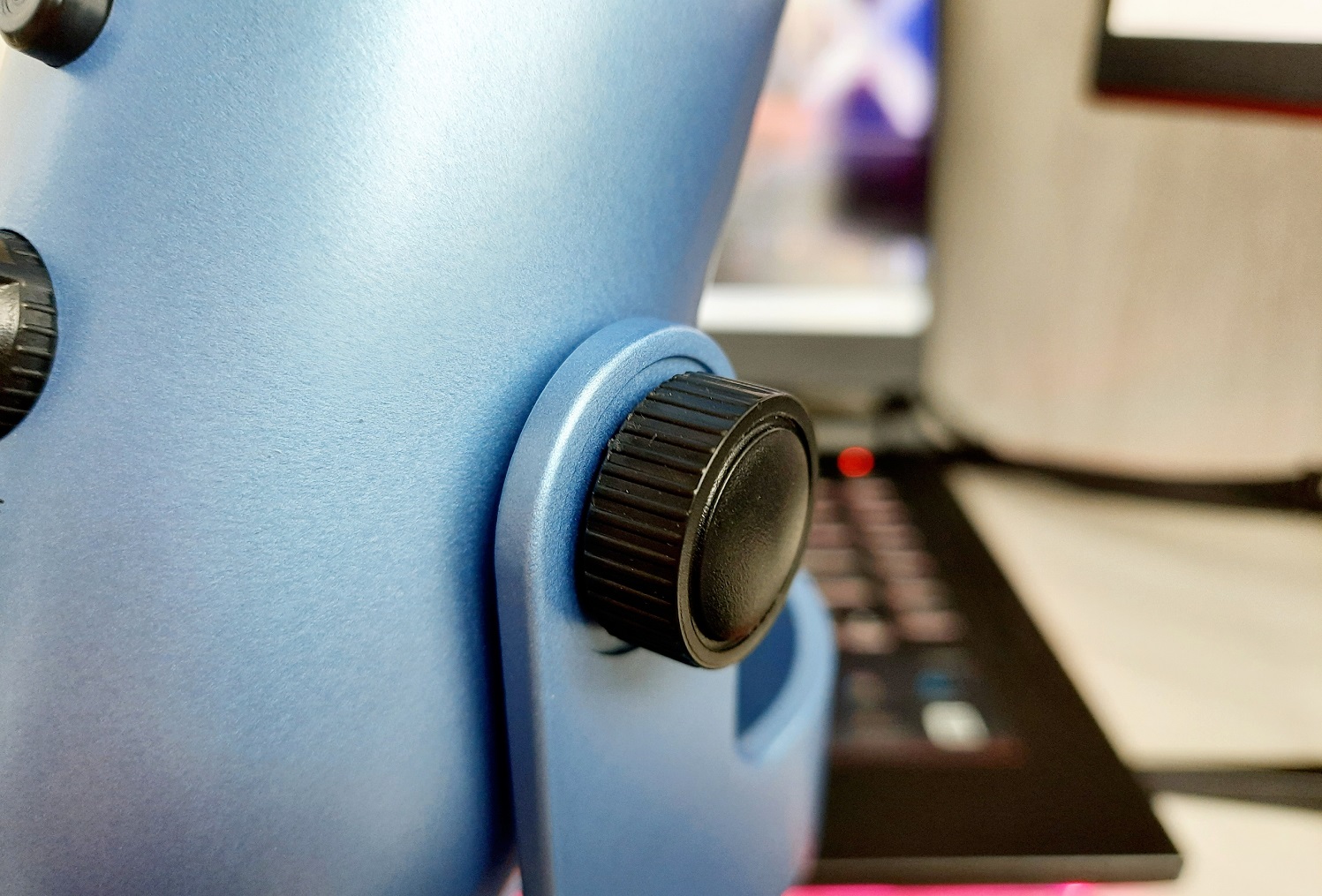 Обзор Blue Yeti. Микрофон в ретро стиле для стримов, записи голоса и видео - изображение 5 Обзор Blue Yeti. Микрофон в ретро стиле для стримов, записи голоса и видео - фото 5