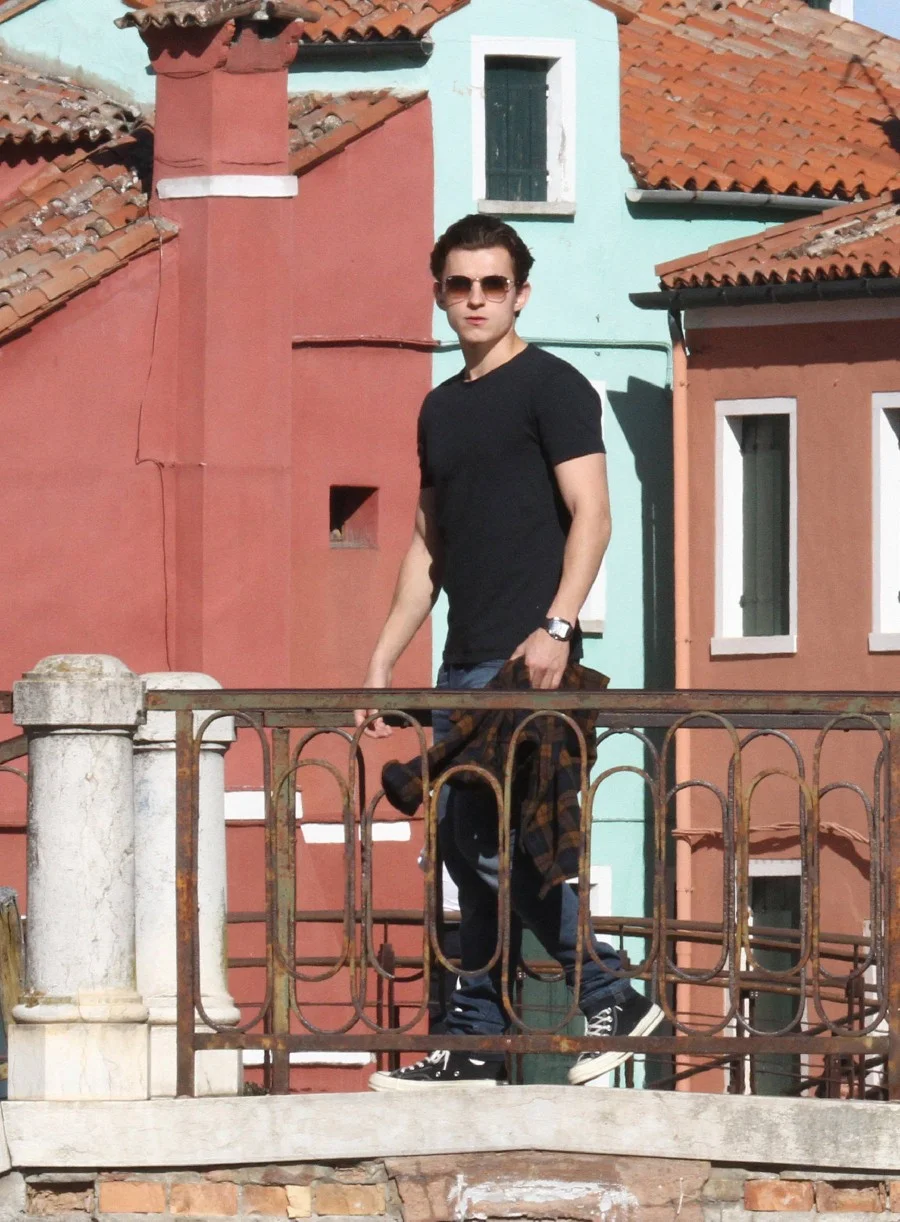 Питер Паркер в Венеции: новые фото со съемок «Человек-паук: Вдали от дома» [обновлено] - фото 7