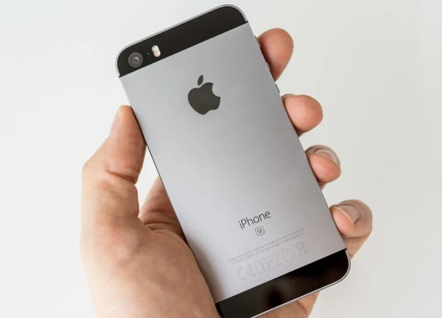 Слух: iPhone SE 2 представят уже через месяц - фото 1