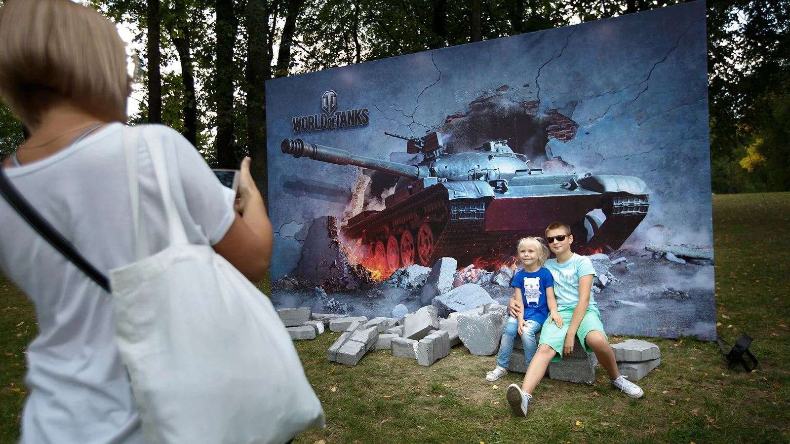 «Танцы минус», «IOWA», «Бумбокс», много развлечений и людей — как прошел «День танкиста» - фото 11