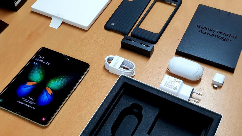 Samsung хочет отказаться от зарядных устройств в комплекте со смартфонами - фото 1
