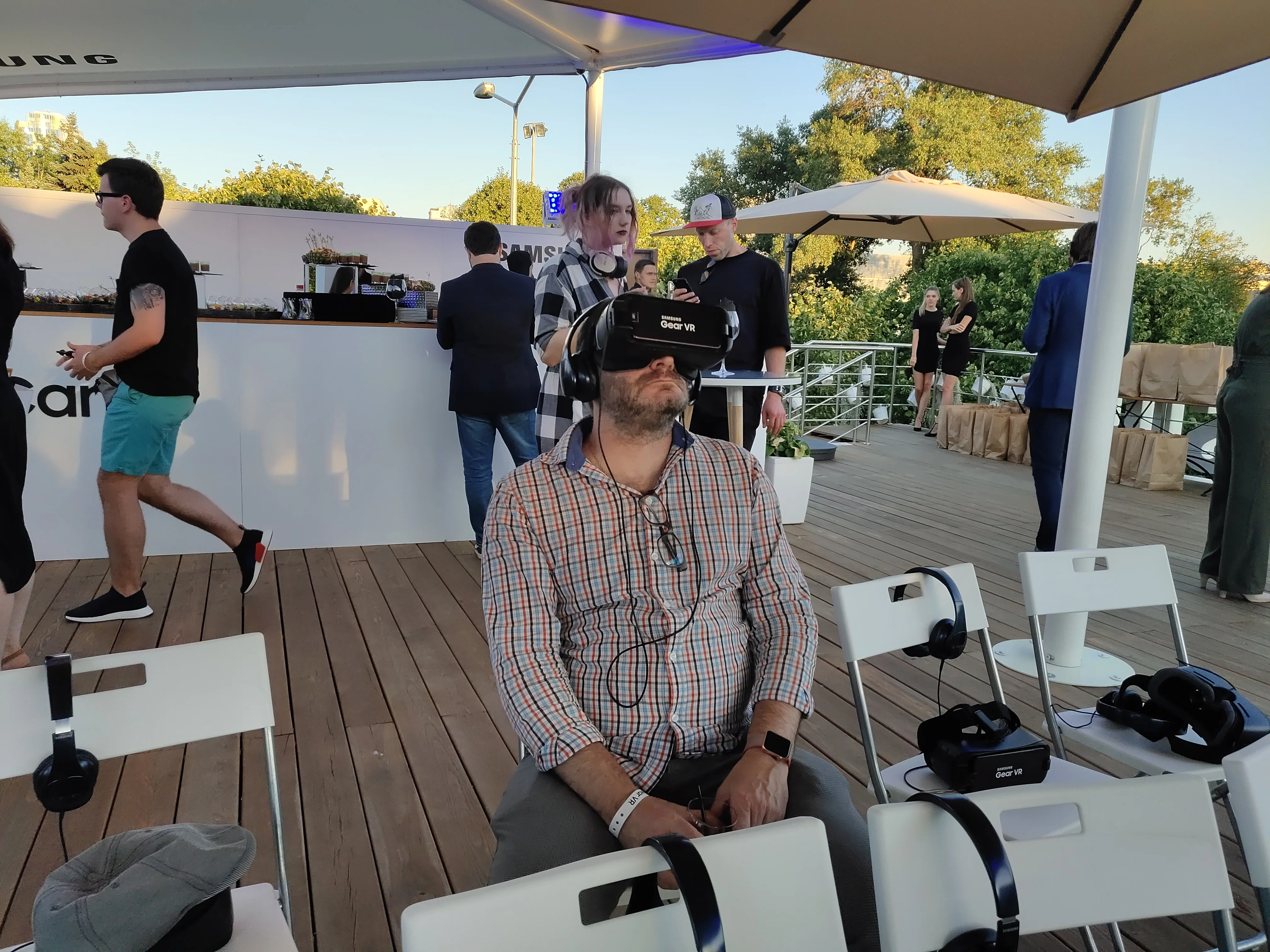 «Хочешь смотреть VR — умей вертеться». Впечатления от первого сериала для виртуальной реальности - фото 3