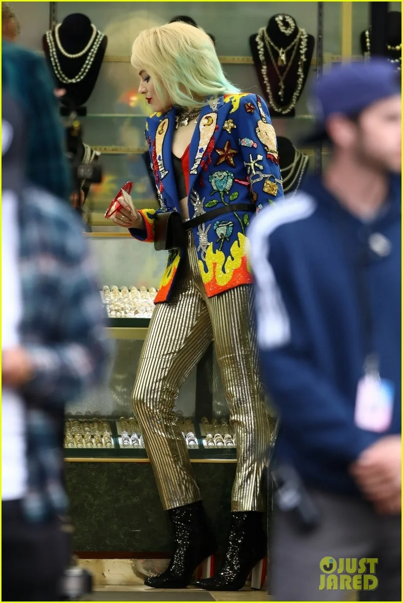Харли Квинн в ярком костюме на новых фото со съемок «Хищных птиц» - фото 5