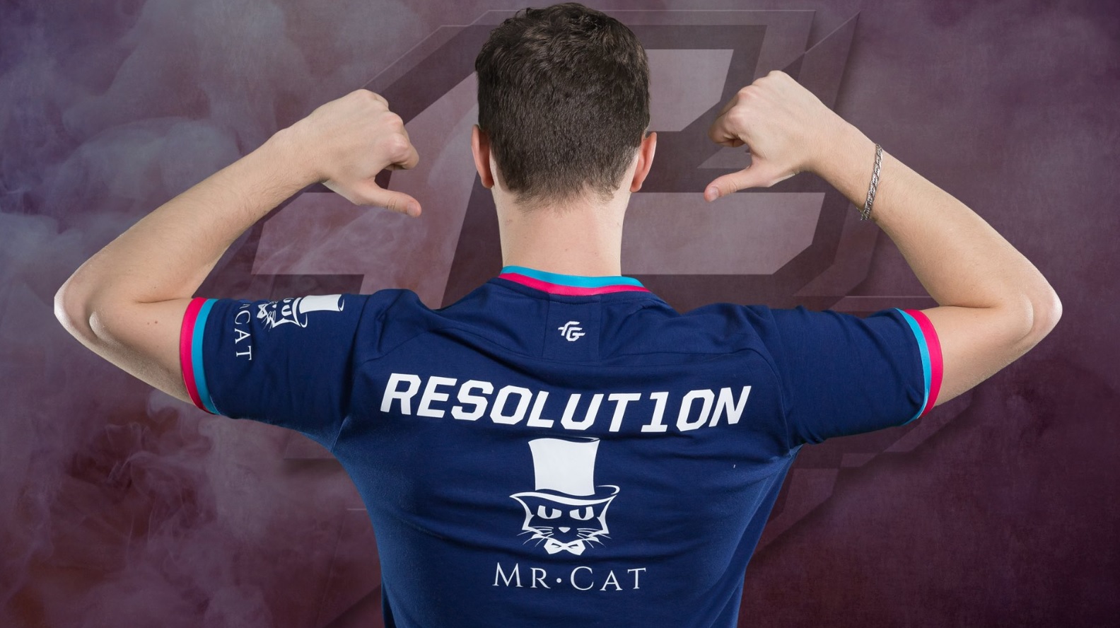 Игрок Forward Gaming по Dota 2 Роман «Resolut1on» Фоминок уже на протяжении трех лет успешно выступает за североамериканские команды. В интервью «Канобу» он рассказал, сколько времени ему потребовалось, чтобы преодолеть языковой барьер, и поделился мнением, почему СНГ-игроки не пробуют свои силы на Западе.