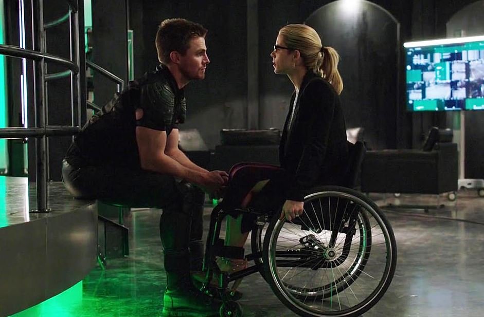 10 пасхалок с Бэтменом и Брюсом Уэйном в сериалах CW - фото 9