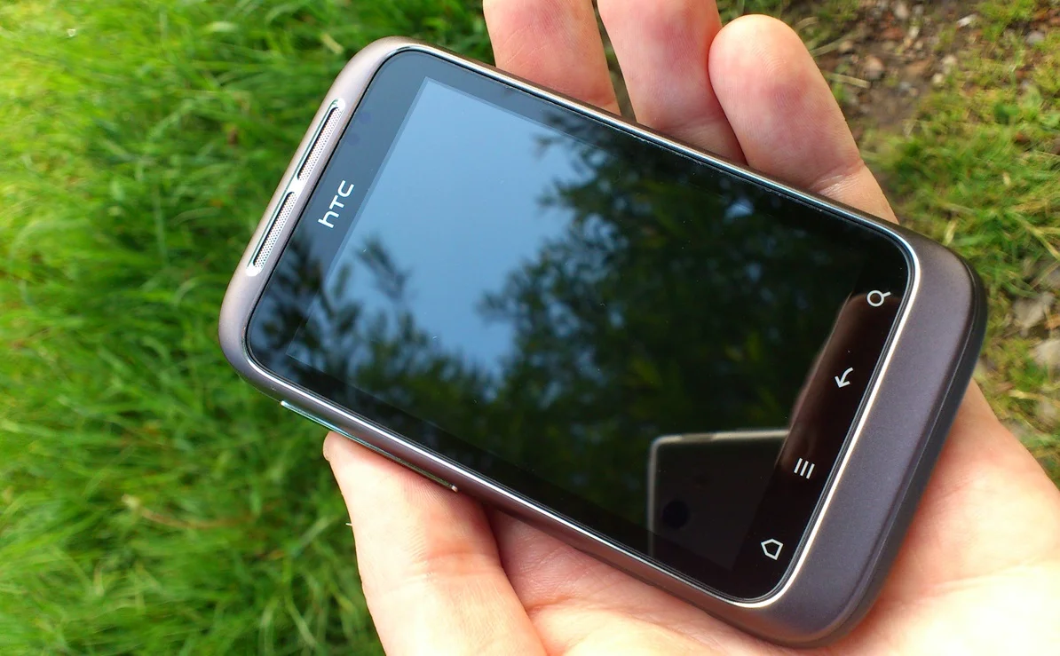 HTC перезапускает популярную серию Wildfire. Появились первые фото и характеристики этих смартфонов - фото 1