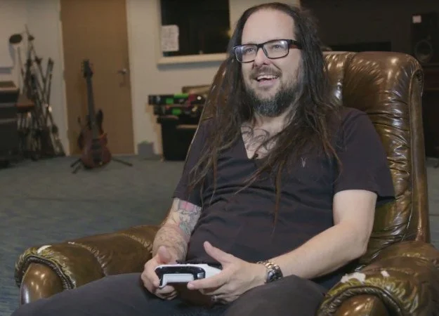 Фронтмен Korn Джонатан Дэвис объяснил, зачем ему везде нужны видеоигры - фото 1