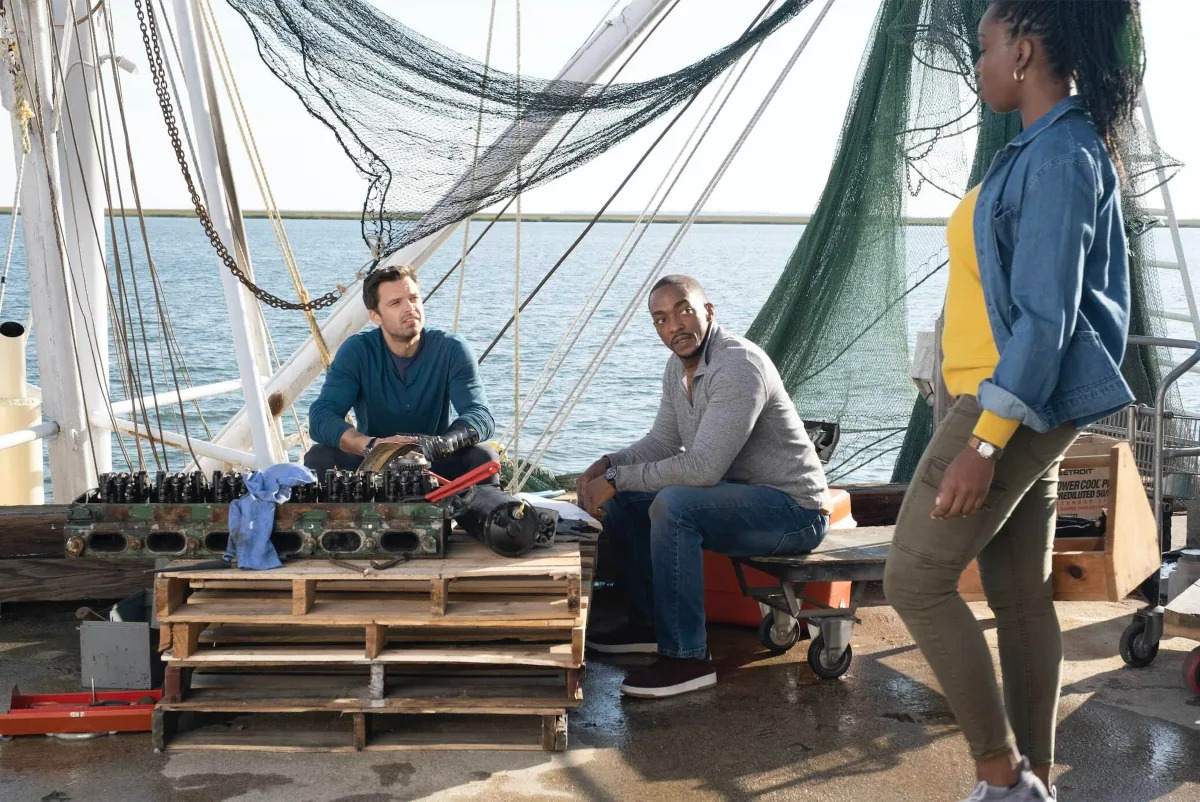 Шестнадцатого апреля на Disney+ вышел пятый эпизод шоу «Сокол и Зимний Солдат» (The Falcon and The Winter Soldier) от Marvel. Сериал добрался до финишной прямой: антагонисты вот-вот воплотят зловещий план, направленный против мирового правительства. Тем временем главные герои на время вернулись к повседневной жизни. Разбираем, что мы узнали из сравнительно тихого эпизода перед большой развязкой.